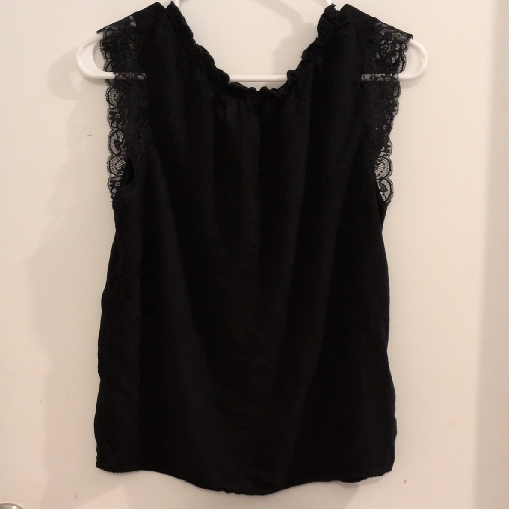 Velvet by Graham & Spencer Black Lace Sleeveless Blouse
